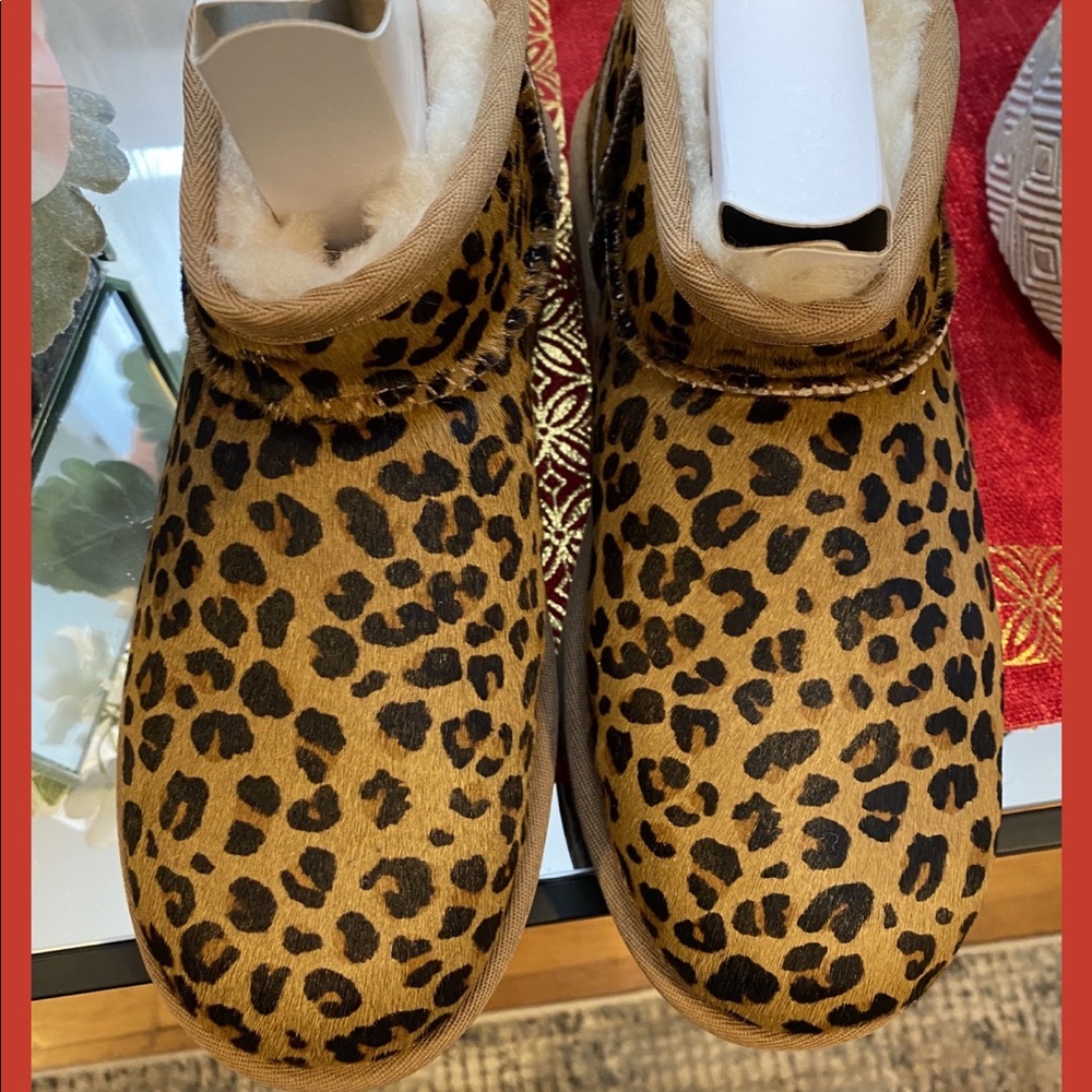 BNIB Authentic Ugg Woman’s Ultra Mini Leopard Boots - Picture 1 of 16